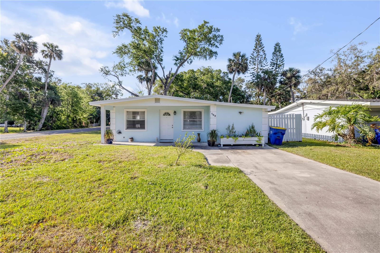 Image 2 of 32 For 128 Oakridge Avenue
