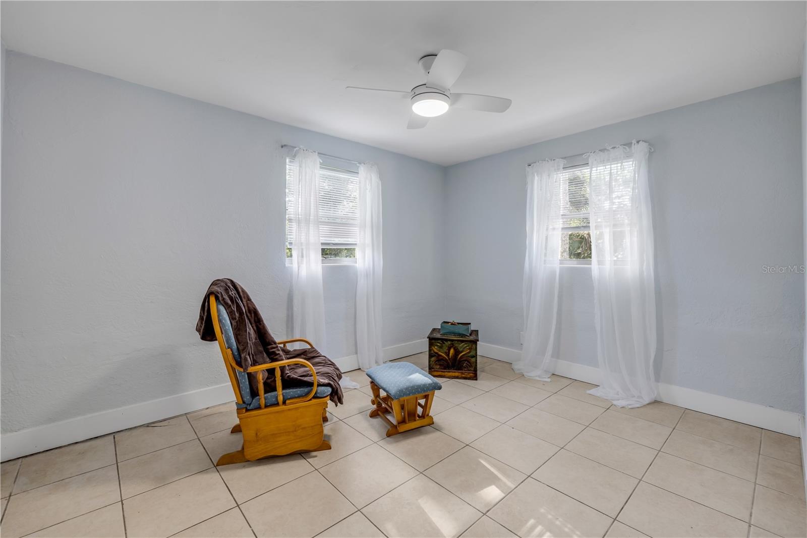 Image 22 of 32 For 128 Oakridge Avenue