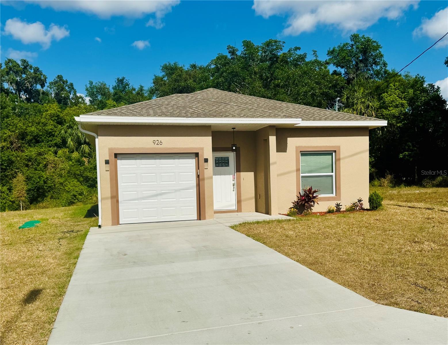 Image 2 of 32 For 926 Clover Street