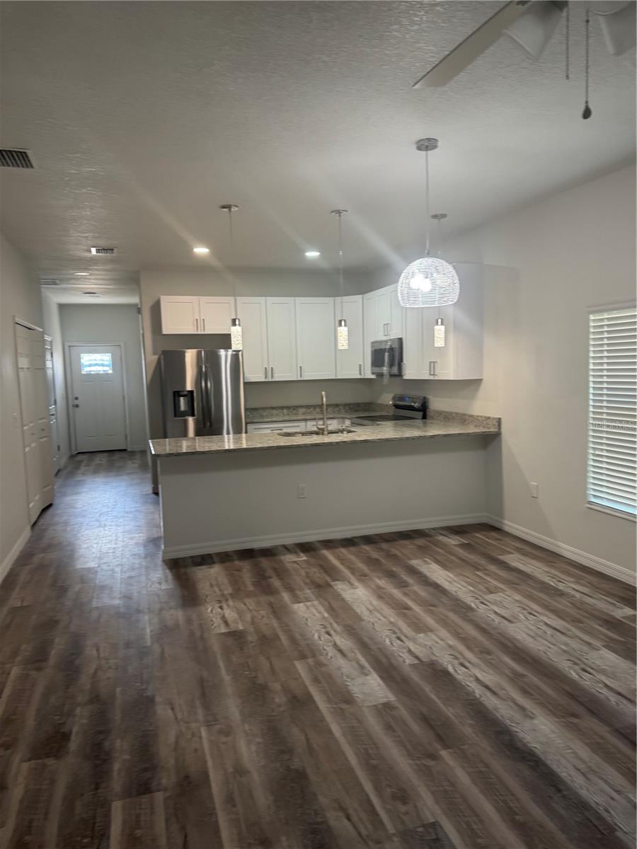 Image 3 of 32 For 926 Clover Street