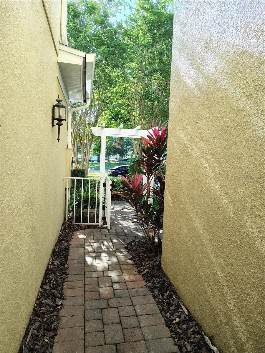 Image 4 of 38 For 6043 Strada Isle Way
