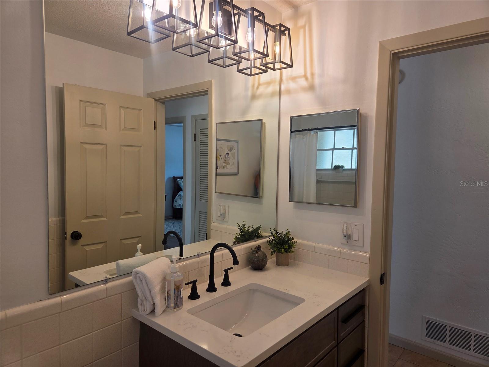 Image 11 of 41 For 2204 Poinsettia Lane