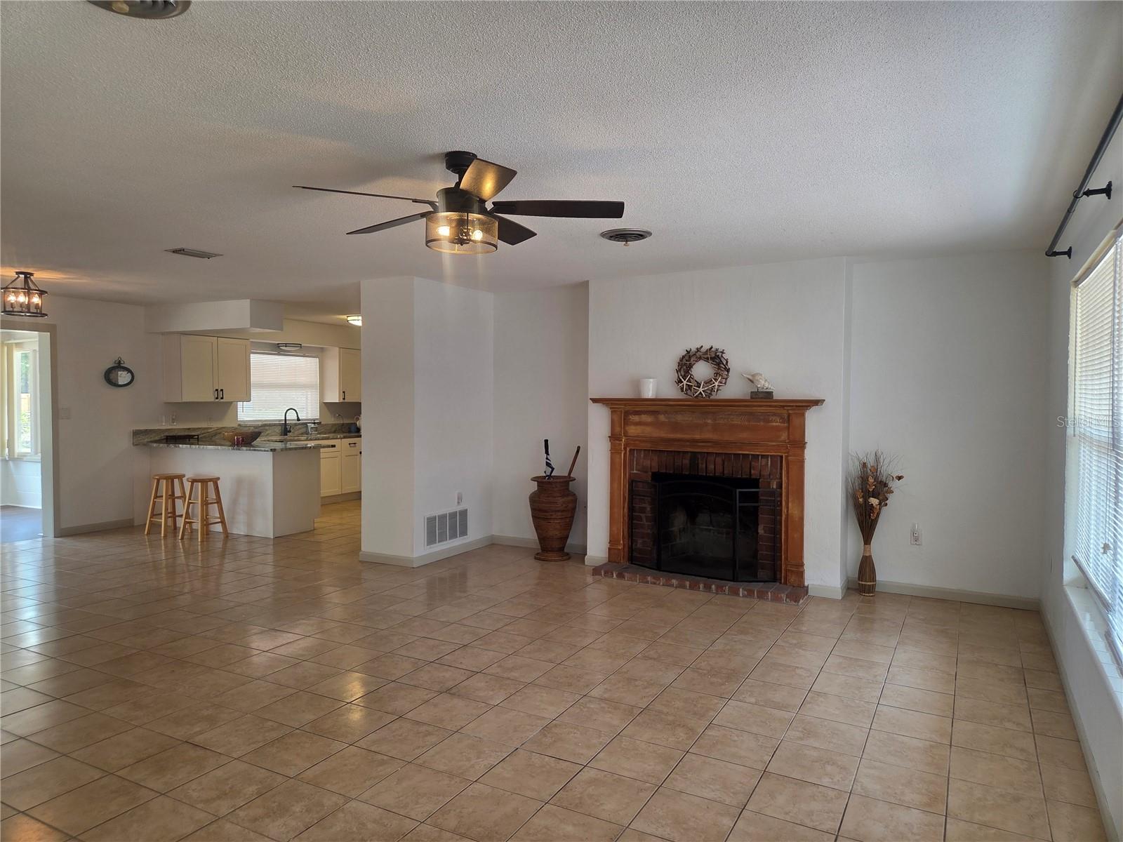 Image 14 of 41 For 2204 Poinsettia Lane