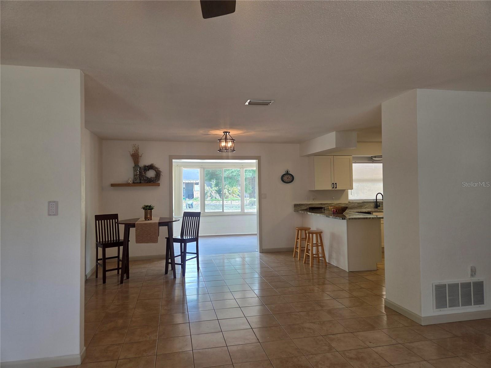 Image 15 of 41 For 2204 Poinsettia Lane