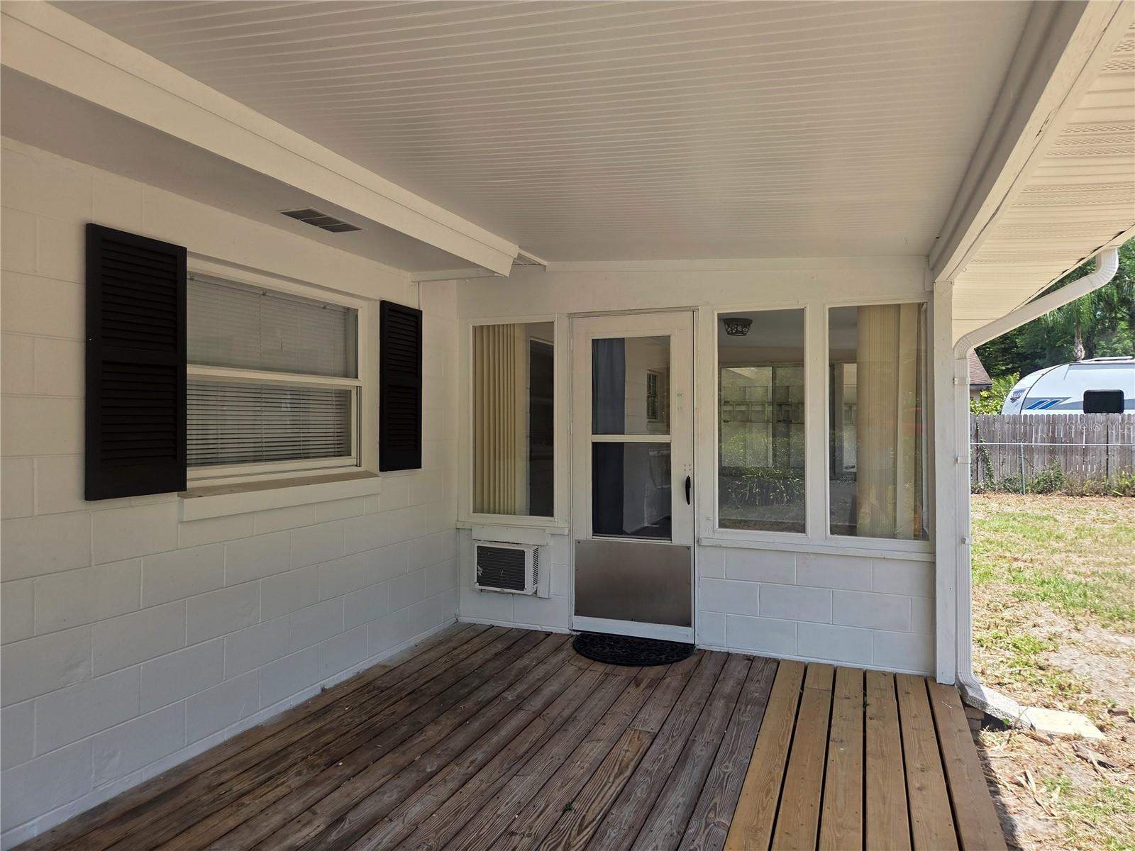 Image 17 of 41 For 2204 Poinsettia Lane