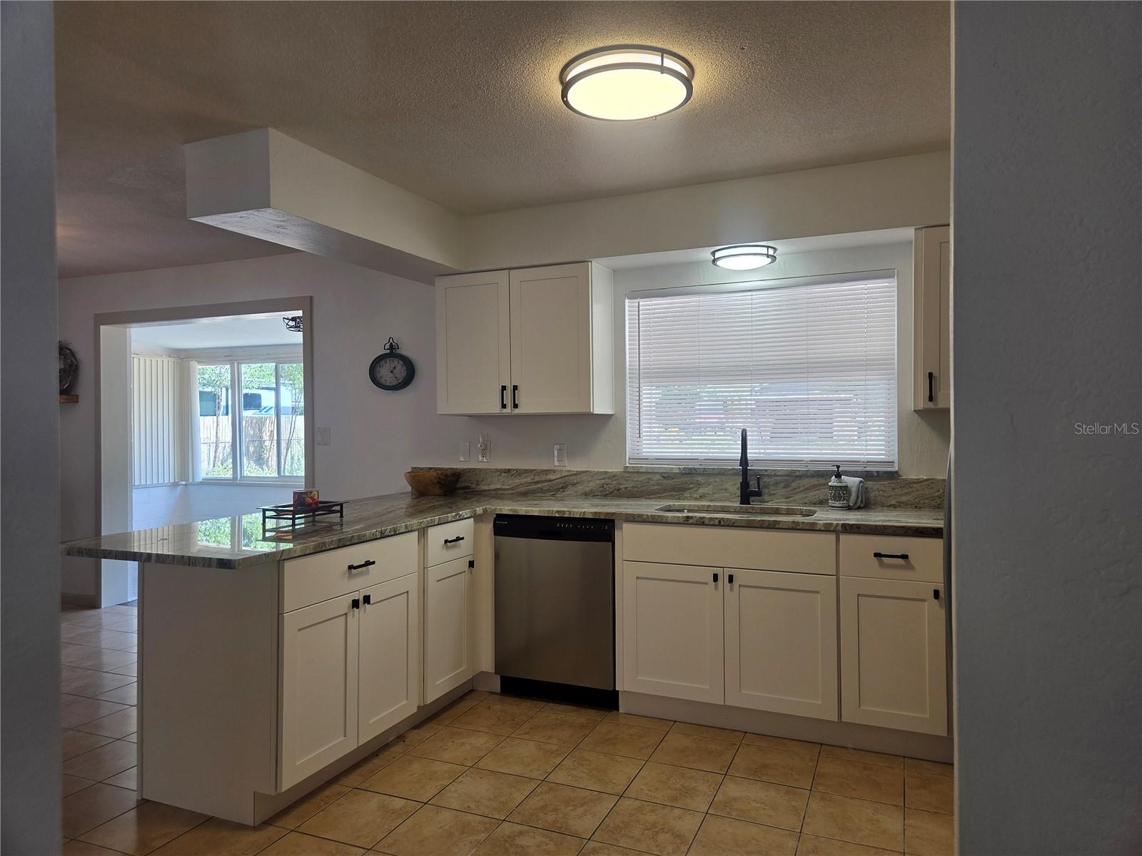 Image 22 of 41 For 2204 Poinsettia Lane