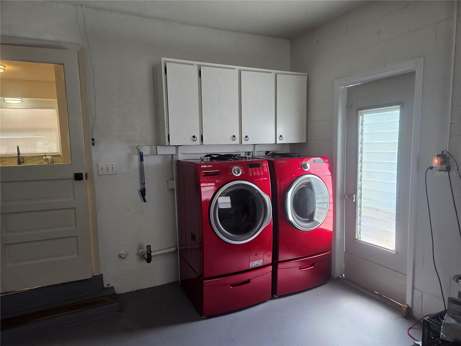 Image 33 of 41 For 2204 Poinsettia Lane