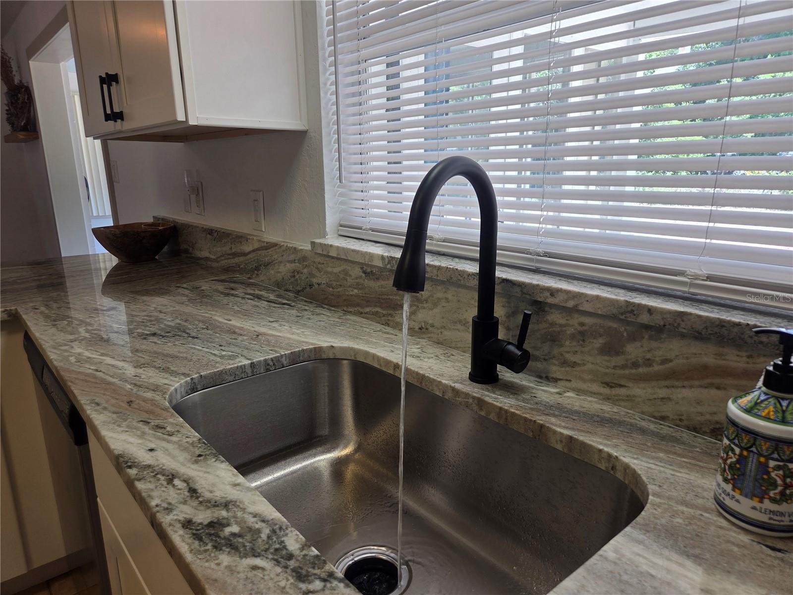 Image 36 of 41 For 2204 Poinsettia Lane