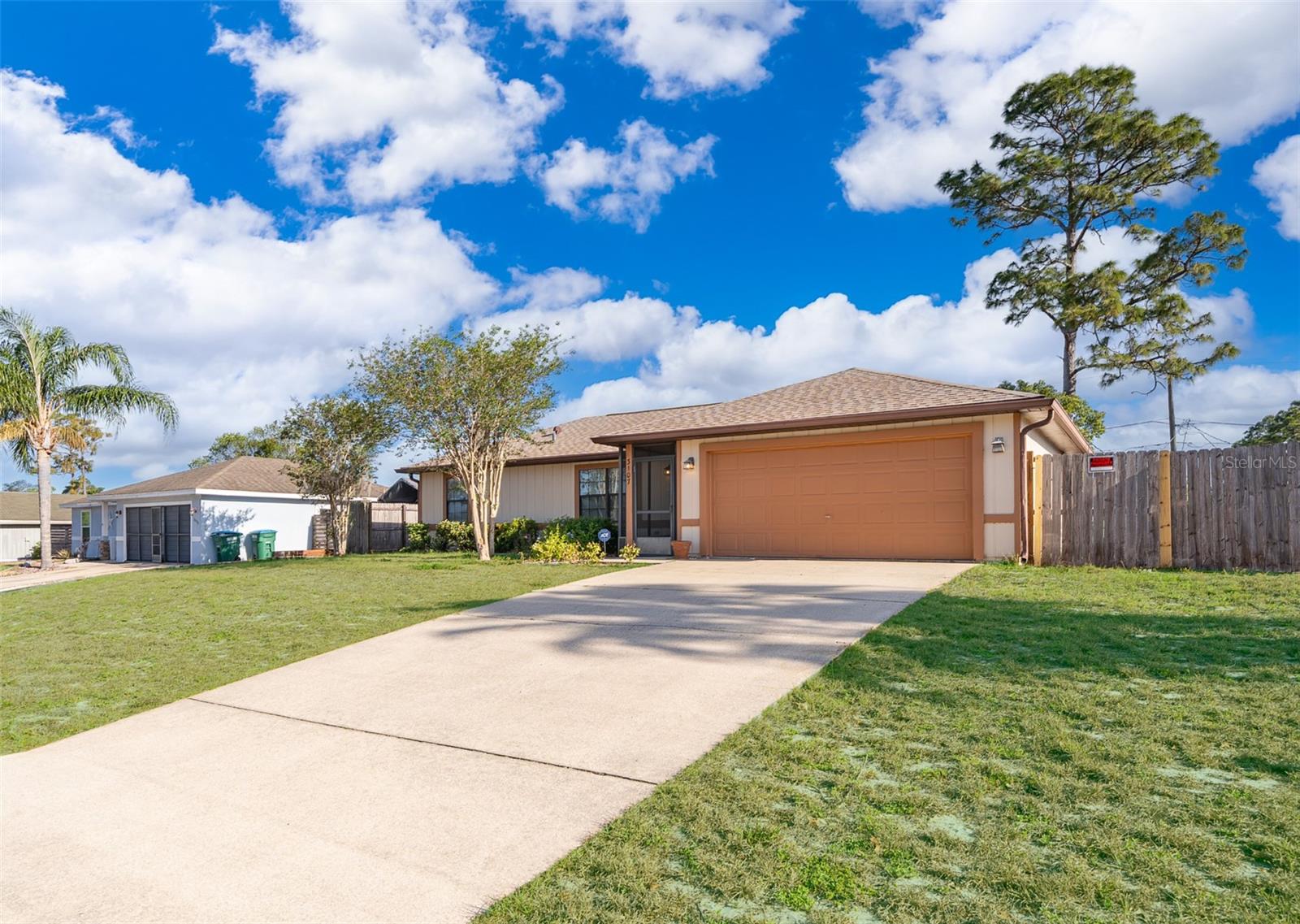 Listing photo id 4 for 3107 Mapleshade Street