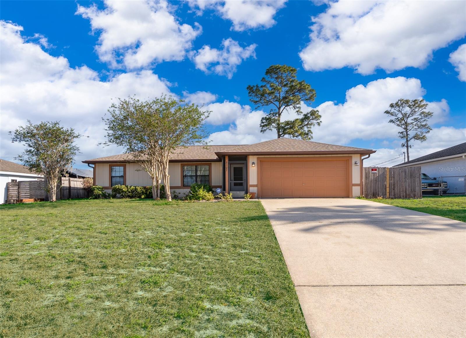 Listing photo id 5 for 3107 Mapleshade Street