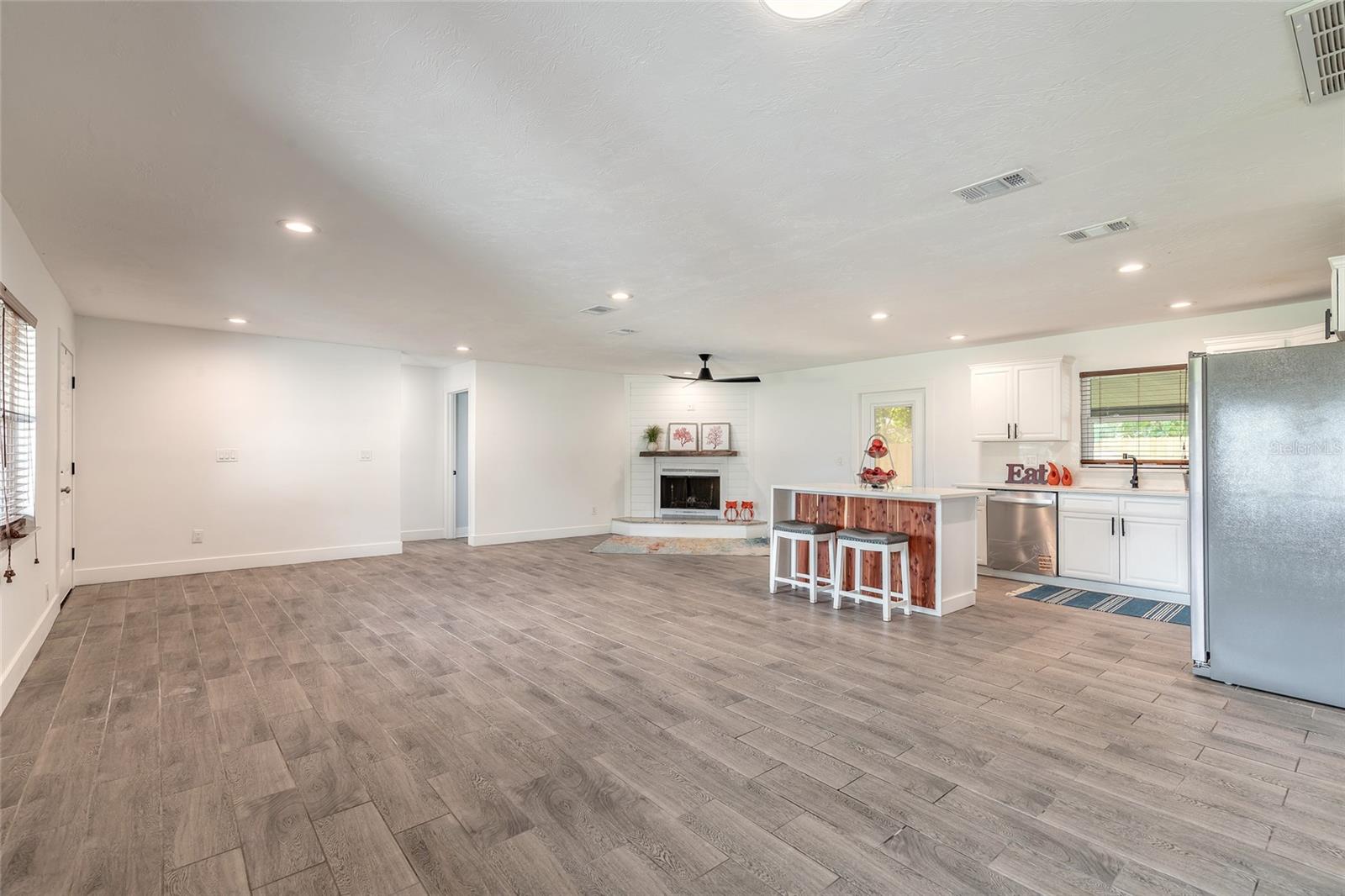 Image 15 of 35 For 612 Moonpenny Circle