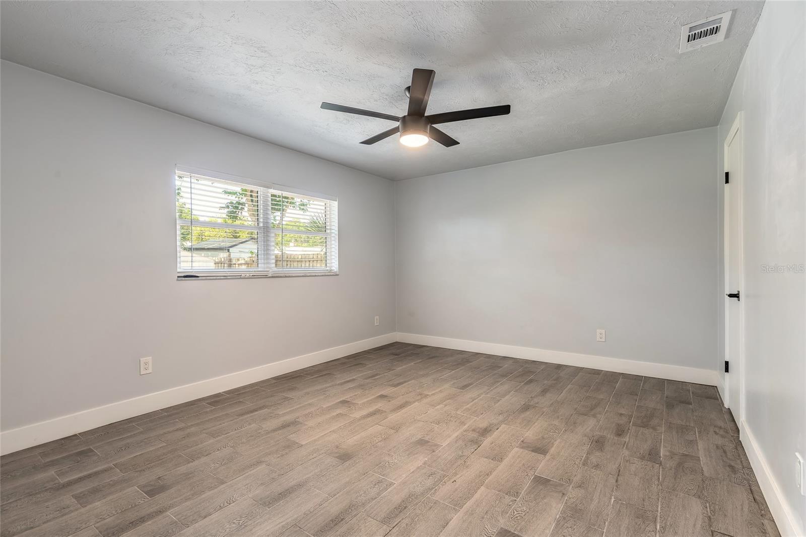 Image 4 of 35 For 612 Moonpenny Circle