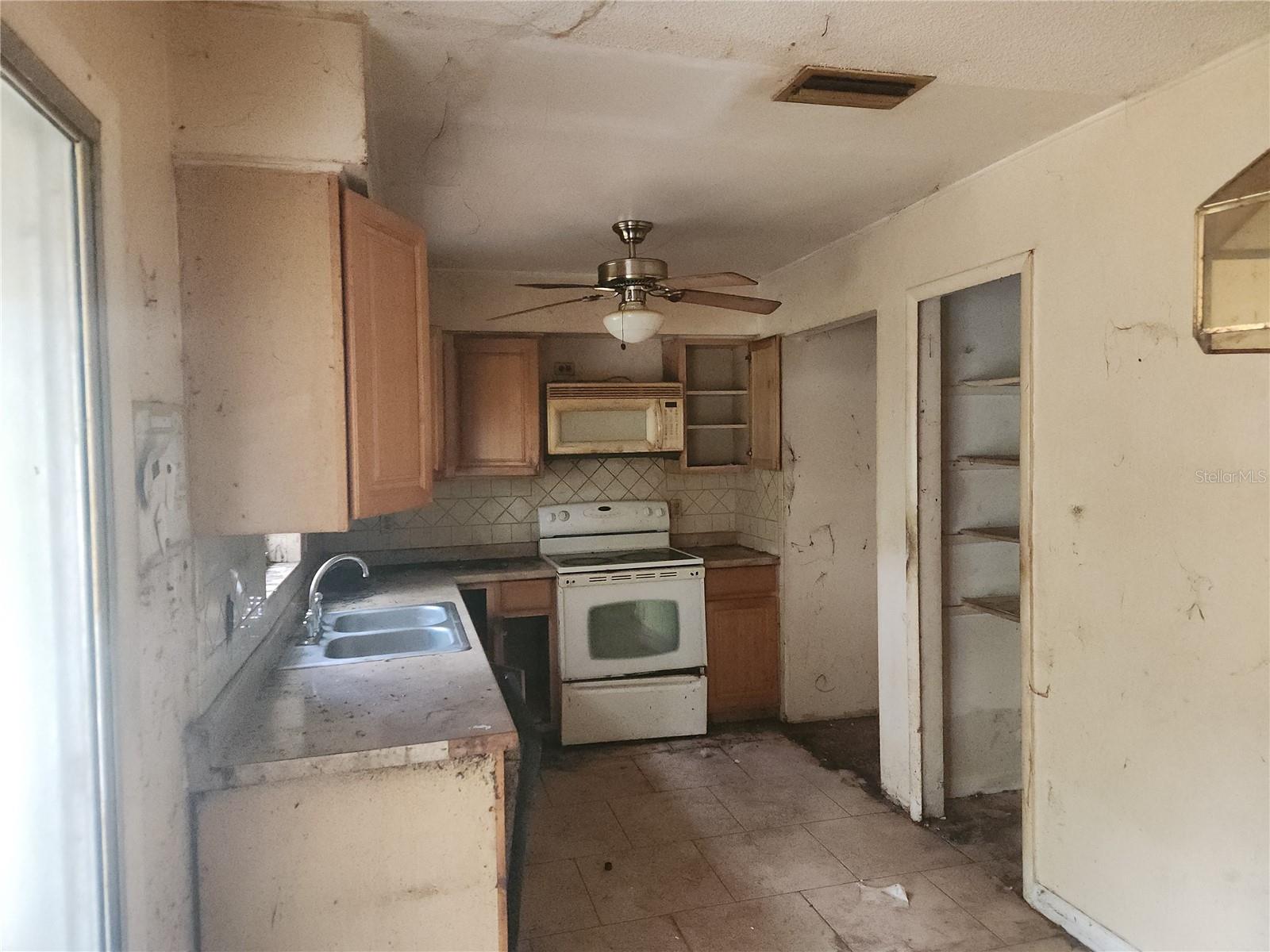 Image 4 of 19 For 2810 Kumquat Drive