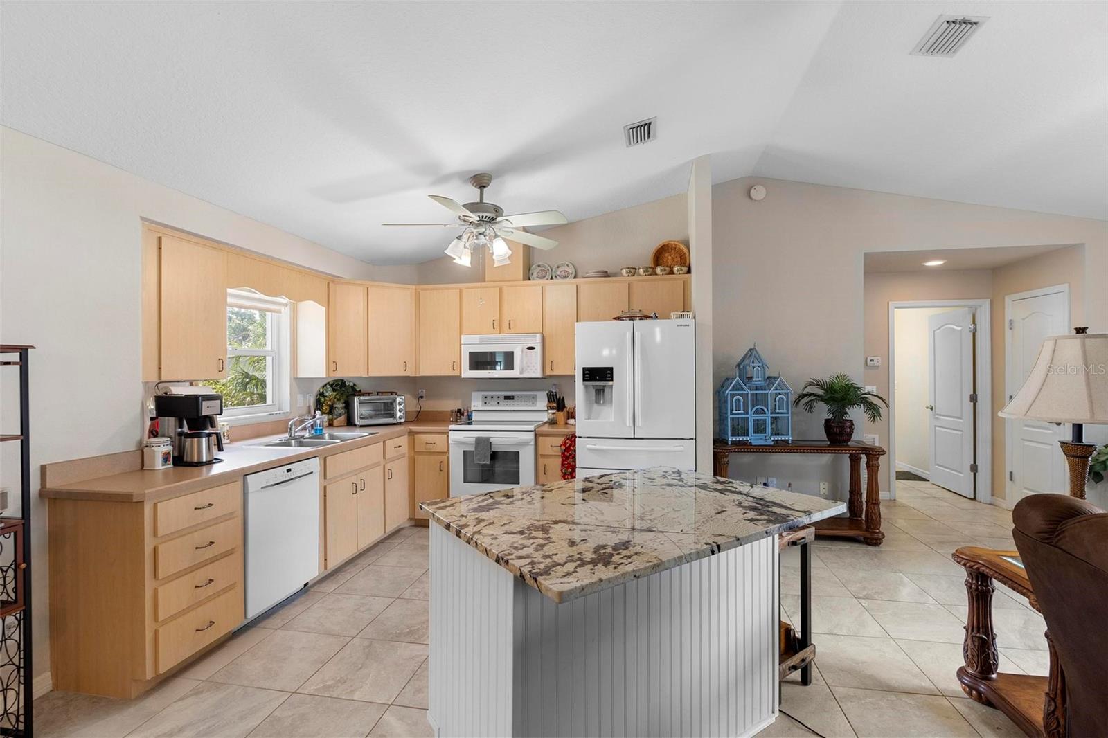 Image 11 of 37 For 1715 Queen Palm Drive