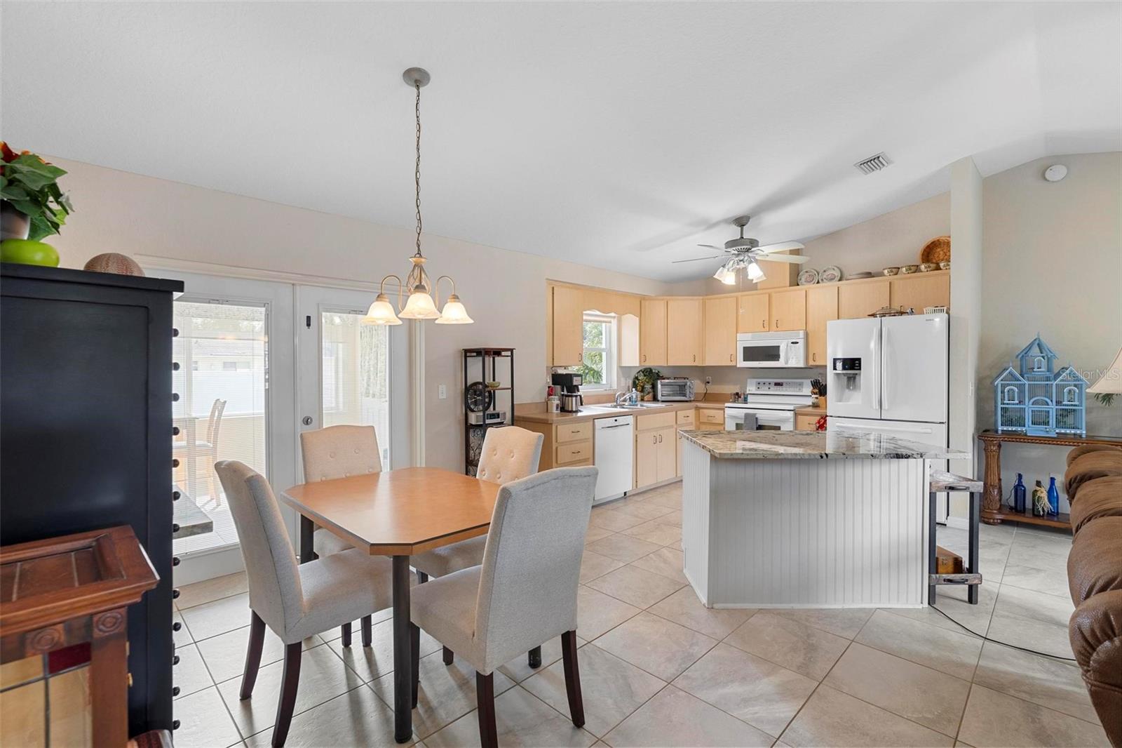 Image 12 of 37 For 1715 Queen Palm Drive