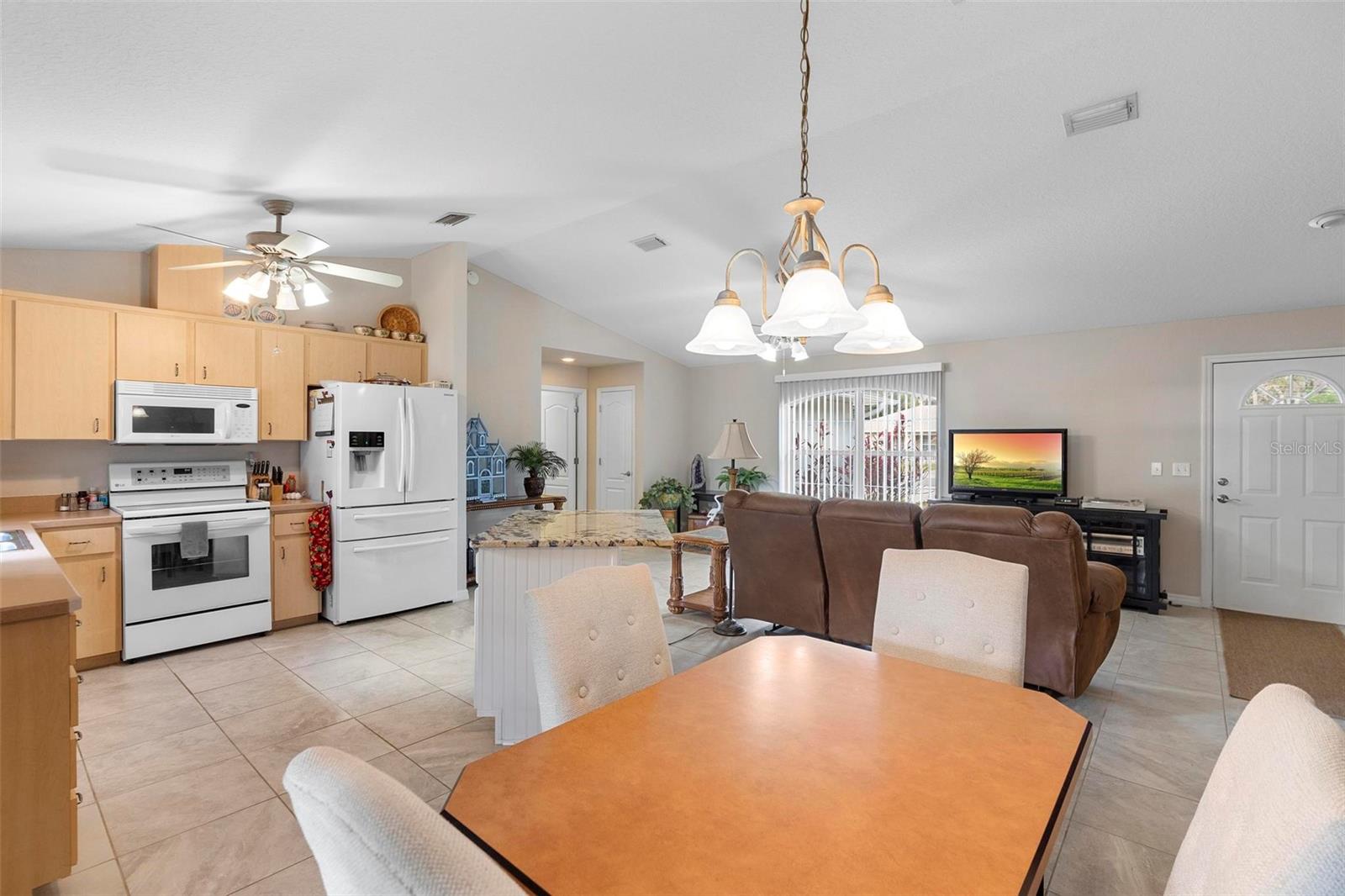 Image 13 of 37 For 1715 Queen Palm Drive