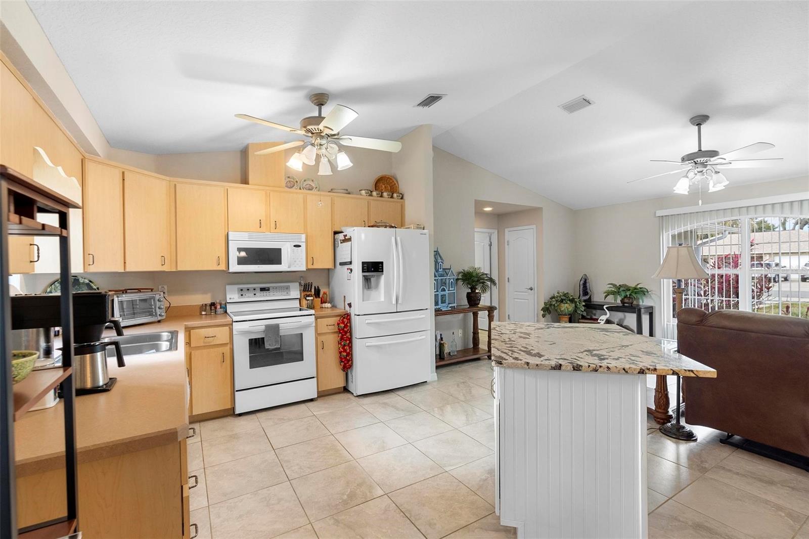 Image 14 of 37 For 1715 Queen Palm Drive