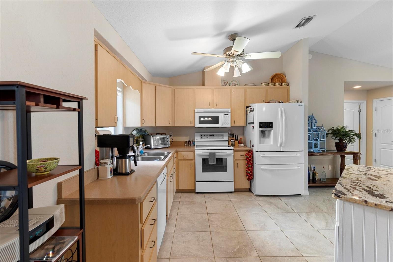 Image 15 of 37 For 1715 Queen Palm Drive