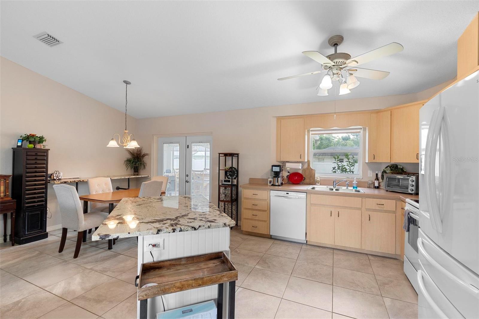 Image 17 of 37 For 1715 Queen Palm Drive