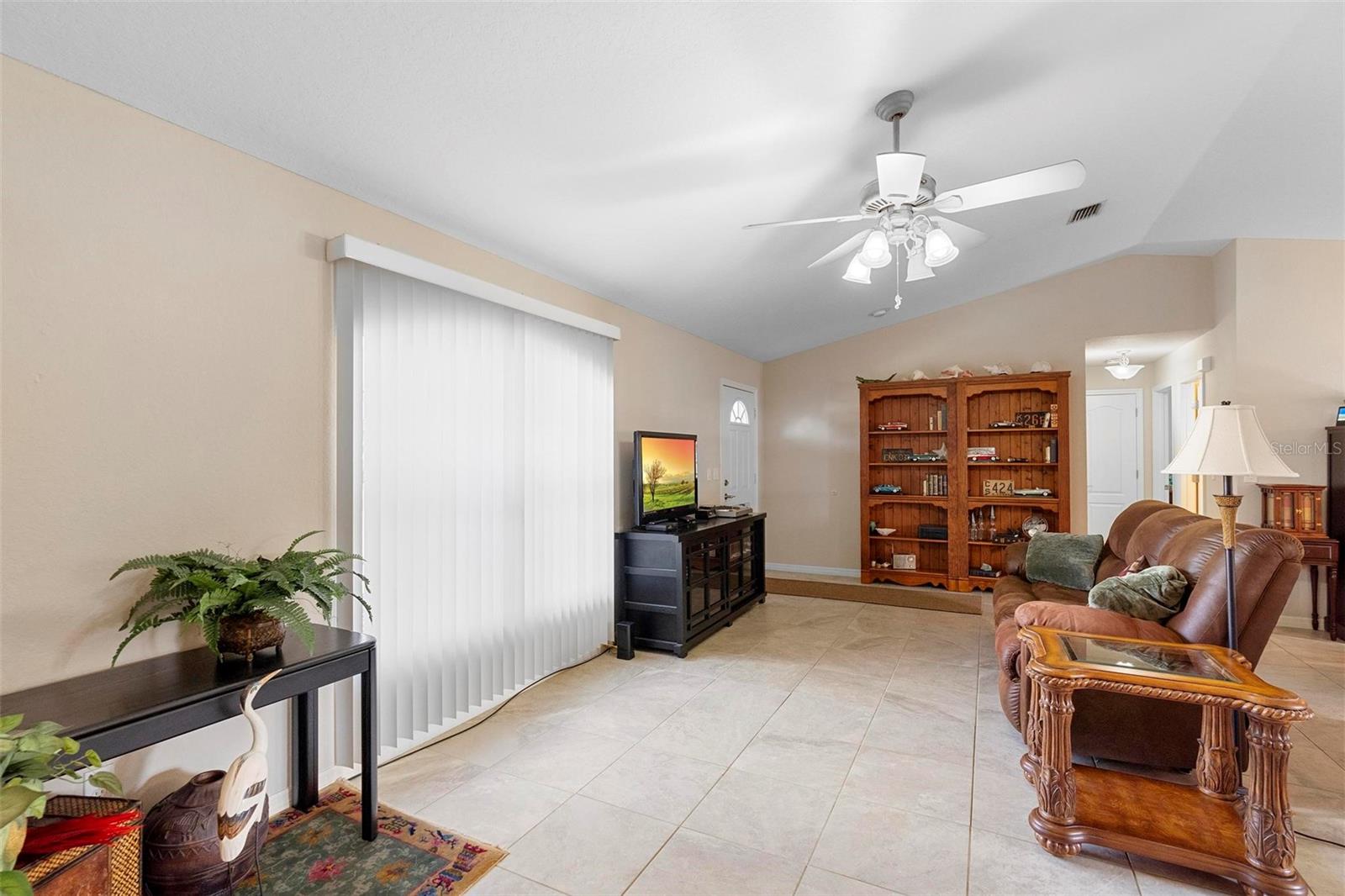 Image 18 of 37 For 1715 Queen Palm Drive
