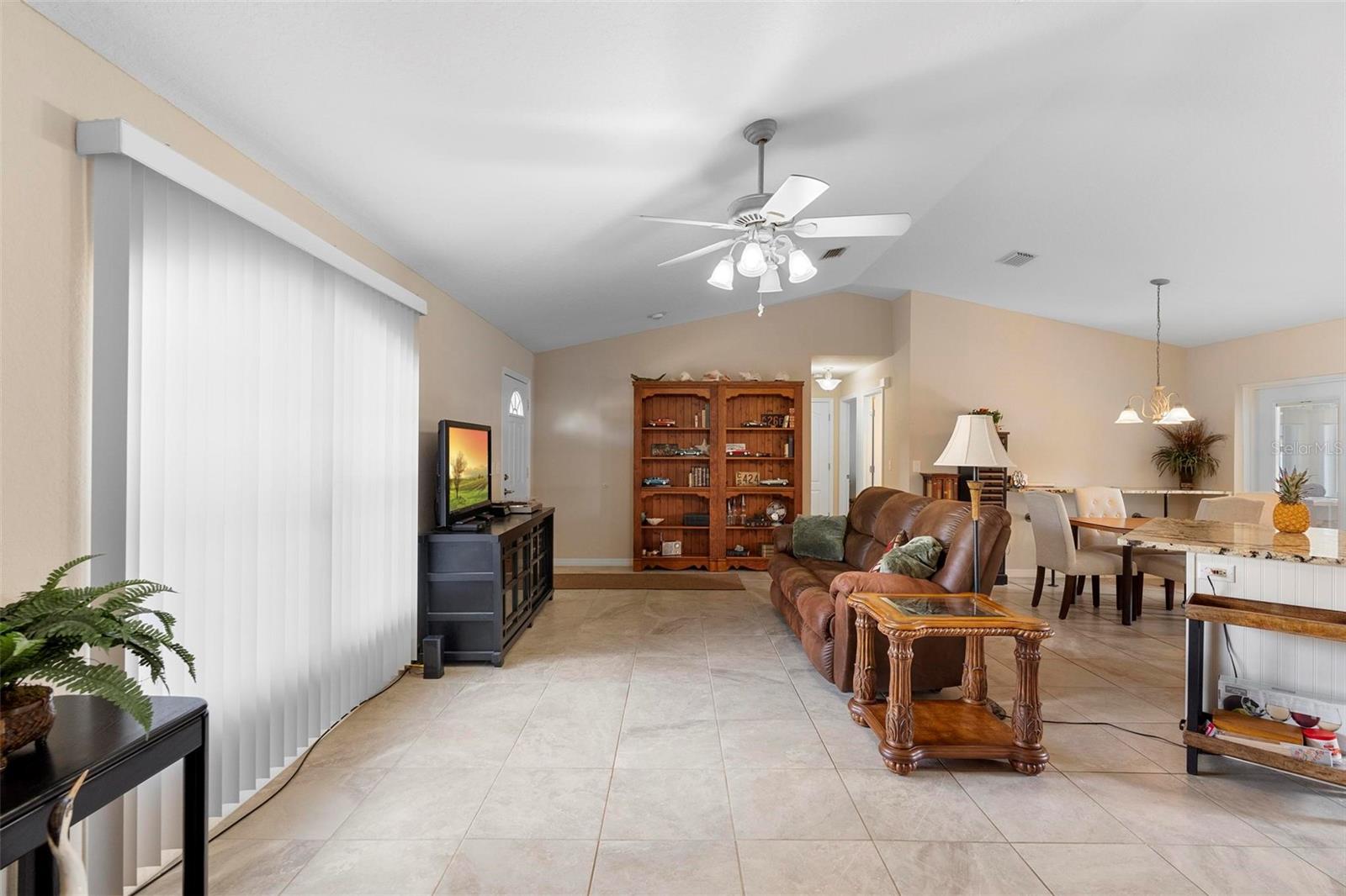 Image 19 of 37 For 1715 Queen Palm Drive