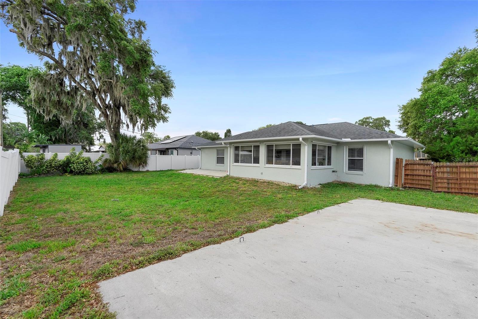 Image 30 of 37 For 1715 Queen Palm Drive