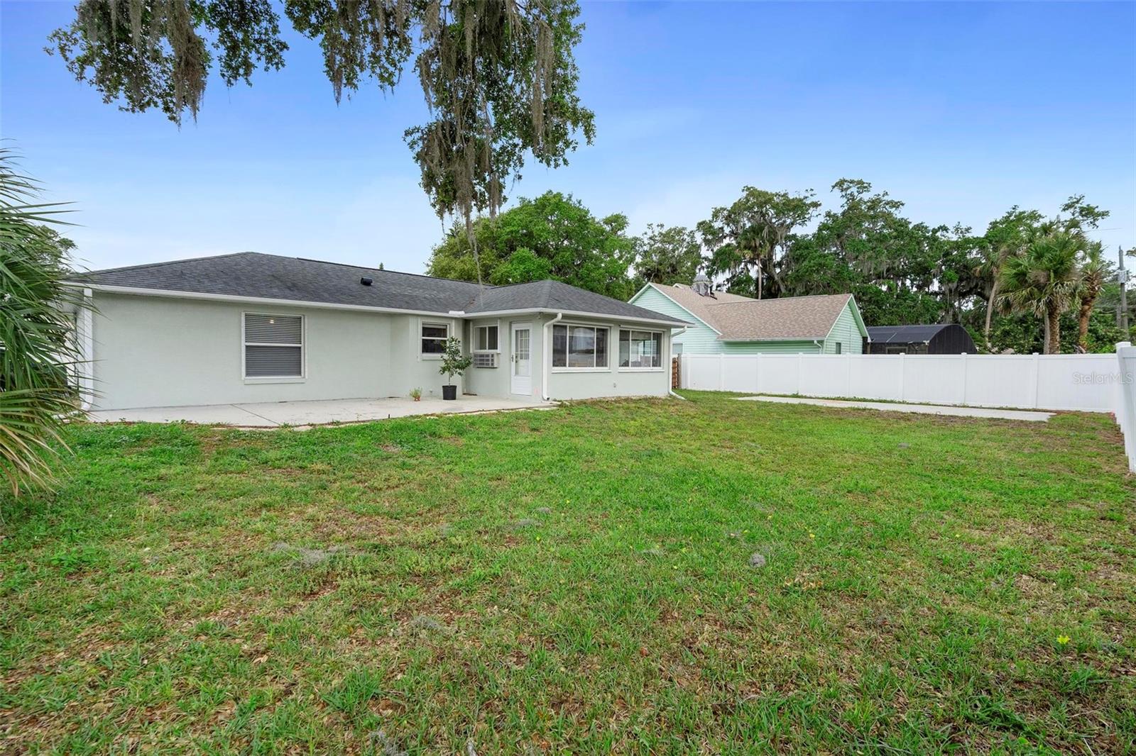 Image 31 of 37 For 1715 Queen Palm Drive