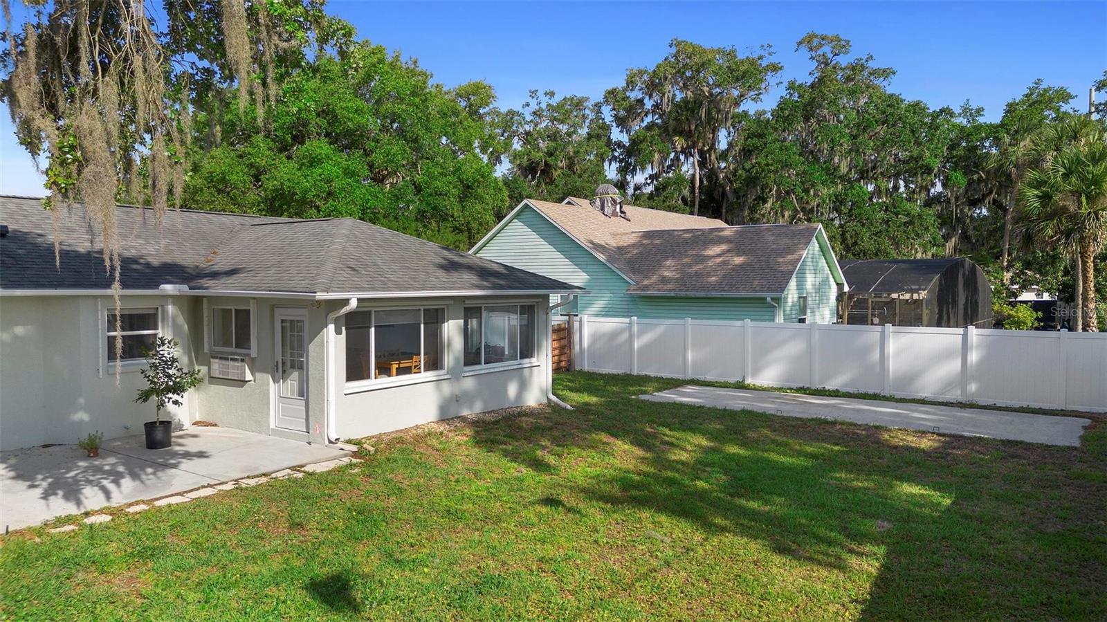 Image 34 of 37 For 1715 Queen Palm Drive