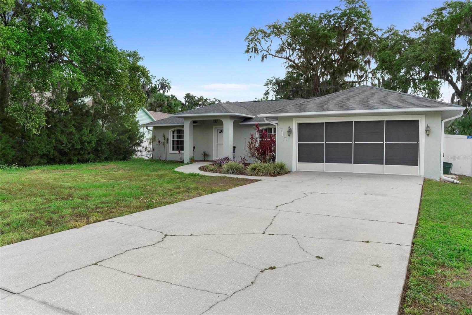 Image 5 of 37 For 1715 Queen Palm Drive