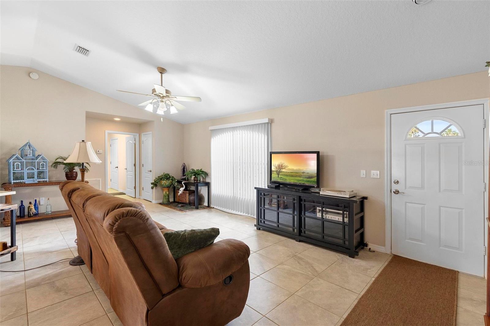 Image 6 of 37 For 1715 Queen Palm Drive