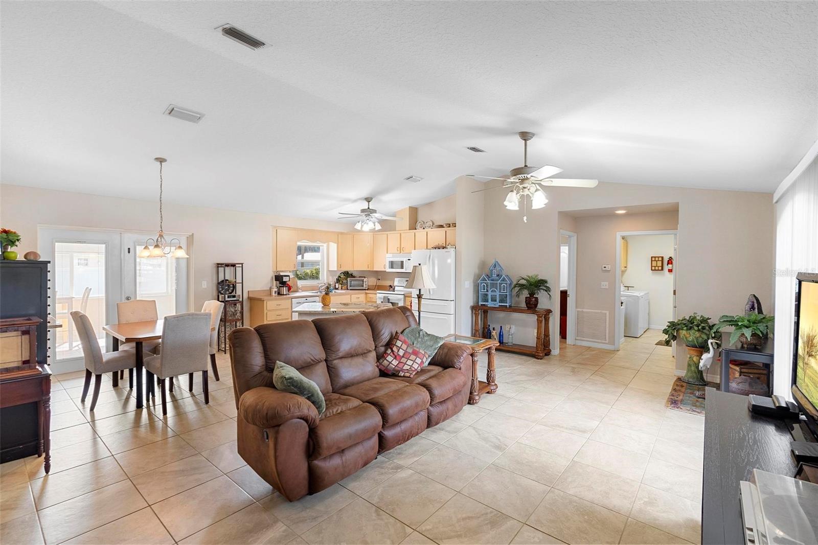 Image 7 of 37 For 1715 Queen Palm Drive