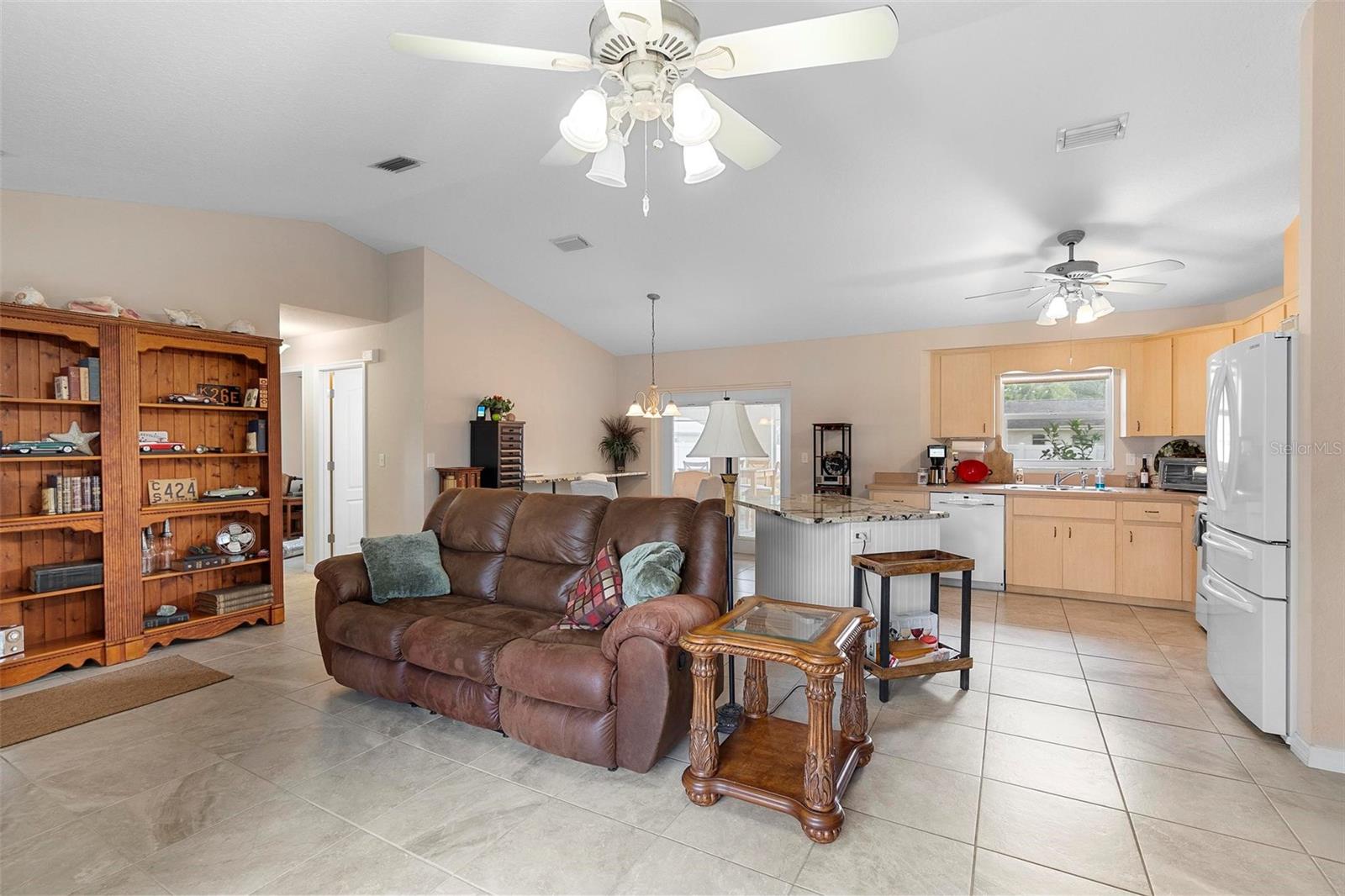 Image 8 of 37 For 1715 Queen Palm Drive