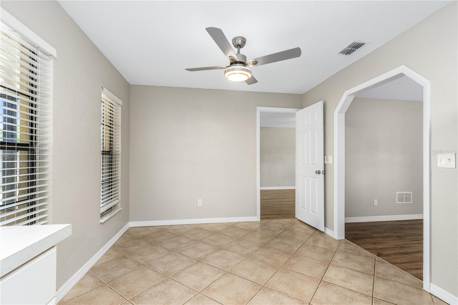 Image 18 of 41 For 5788 Devon Street