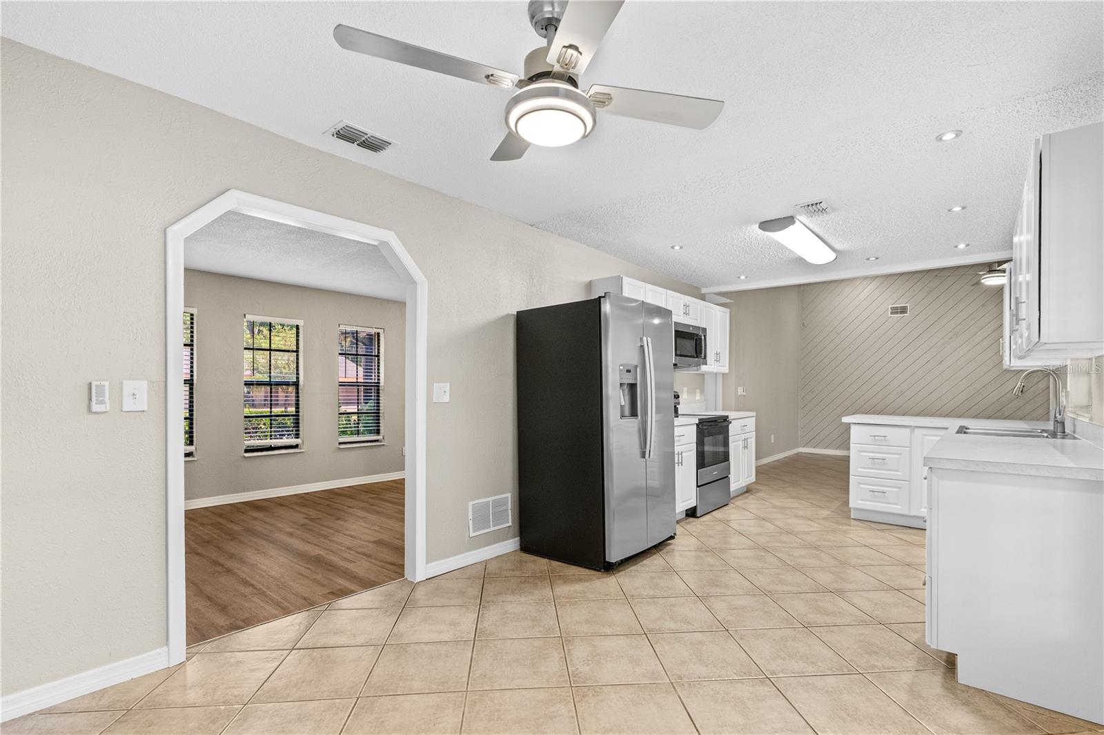 Image 19 of 41 For 5788 Devon Street