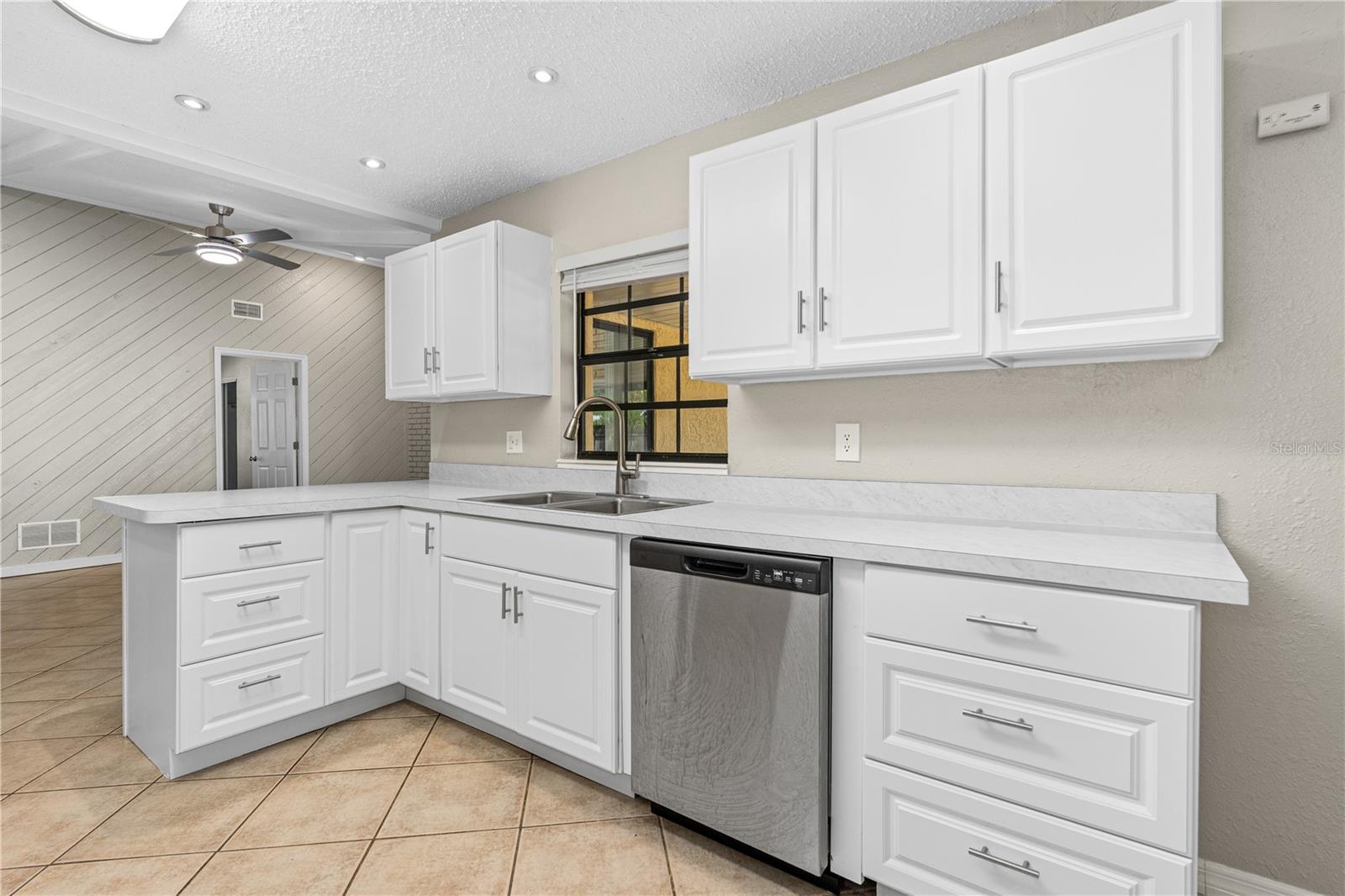 Image 22 of 41 For 5788 Devon Street