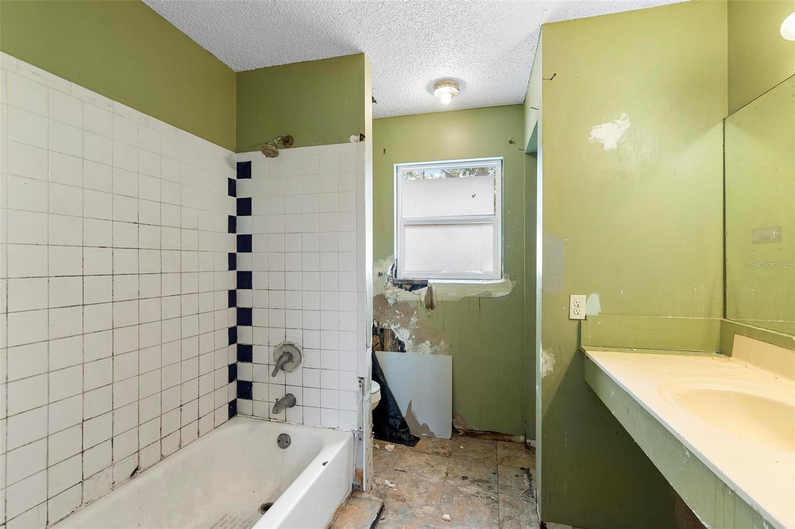 Image 22 of 35 For 1560 7th Avenue