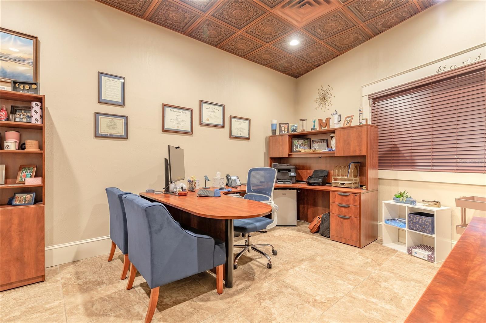Listing photo id 11 for 1112 Riverside Drive