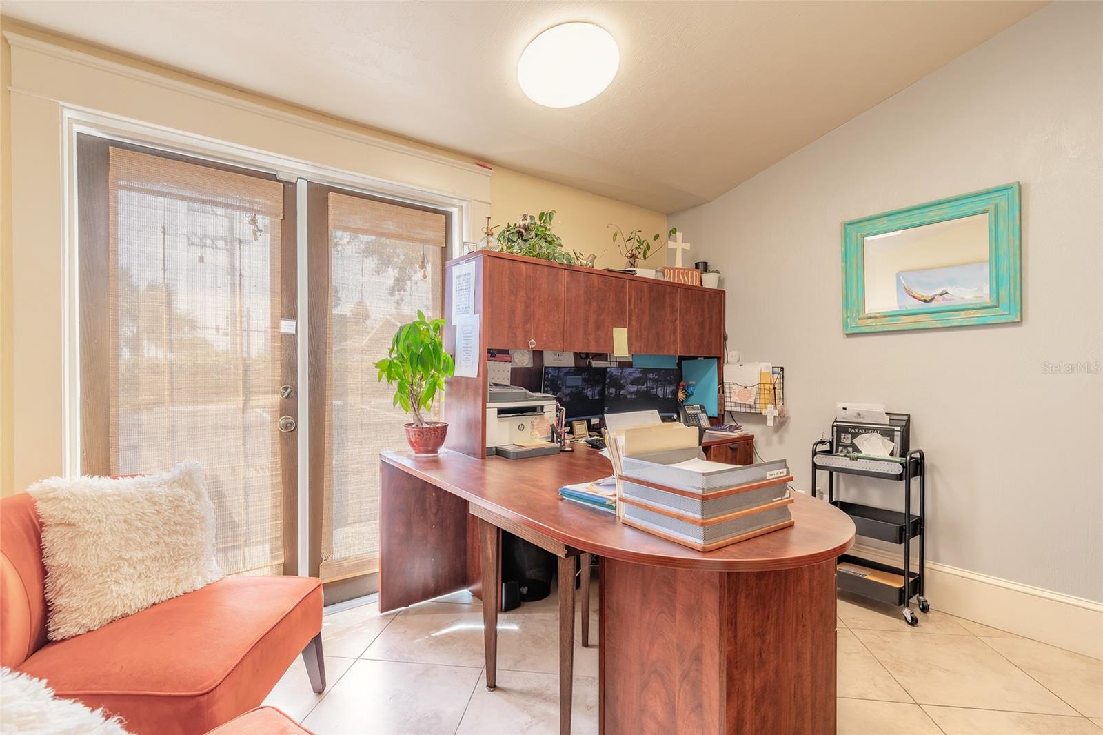 Listing photo id 18 for 1112 Riverside Drive