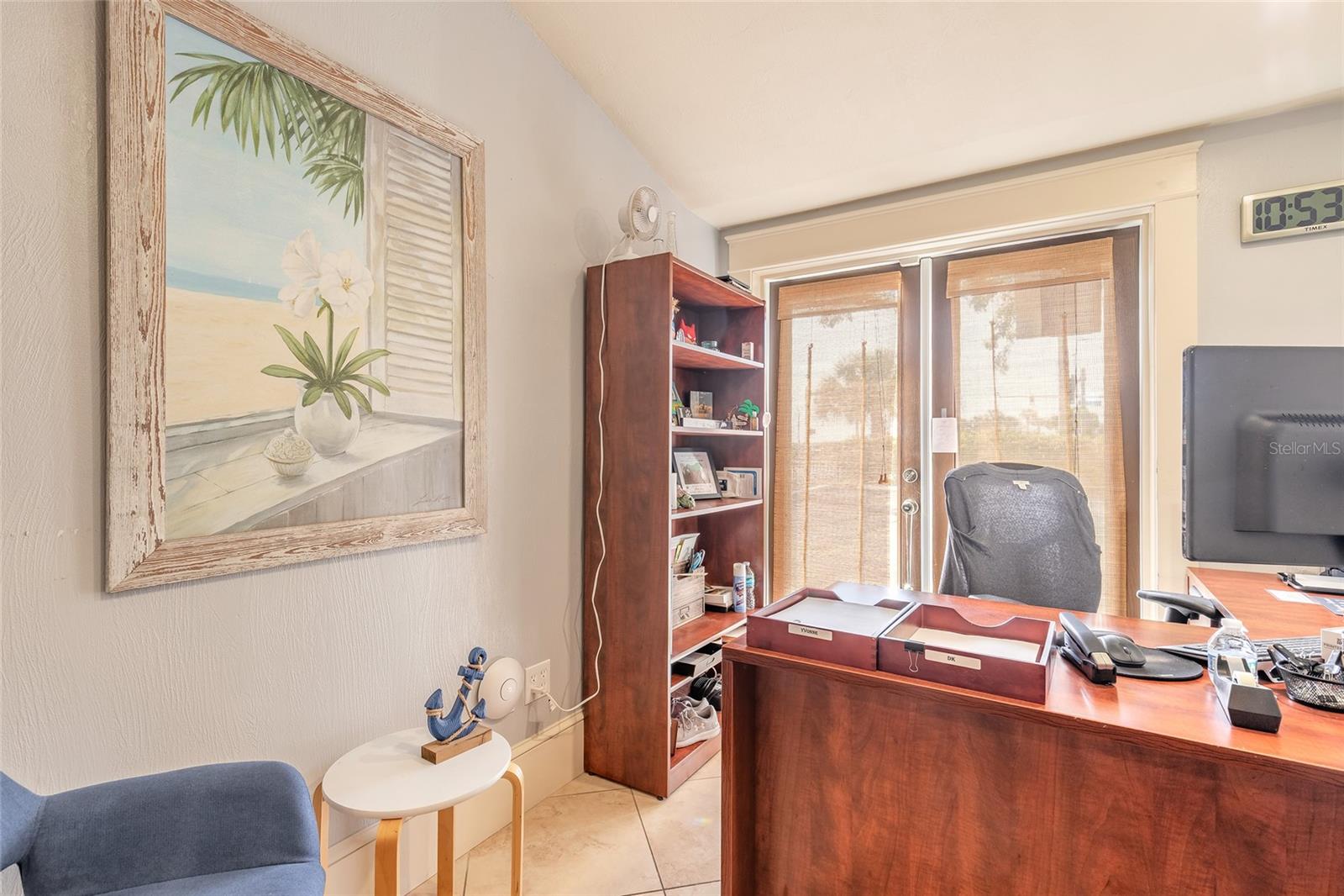 Listing photo id 19 for 1112 Riverside Drive