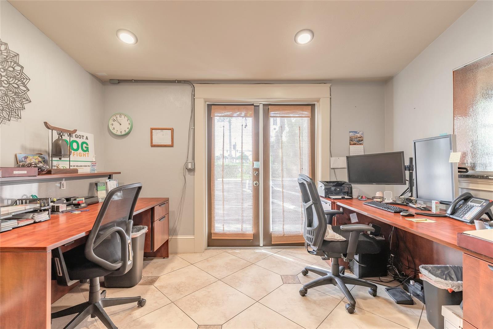 Listing photo id 20 for 1112 Riverside Drive