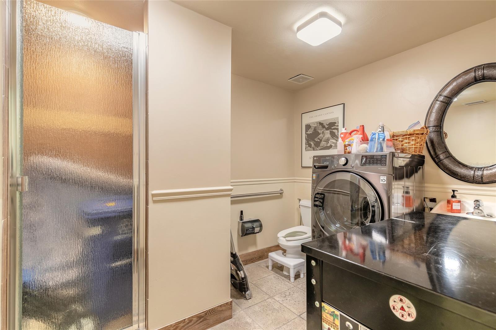 Listing photo id 24 for 1112 Riverside Drive