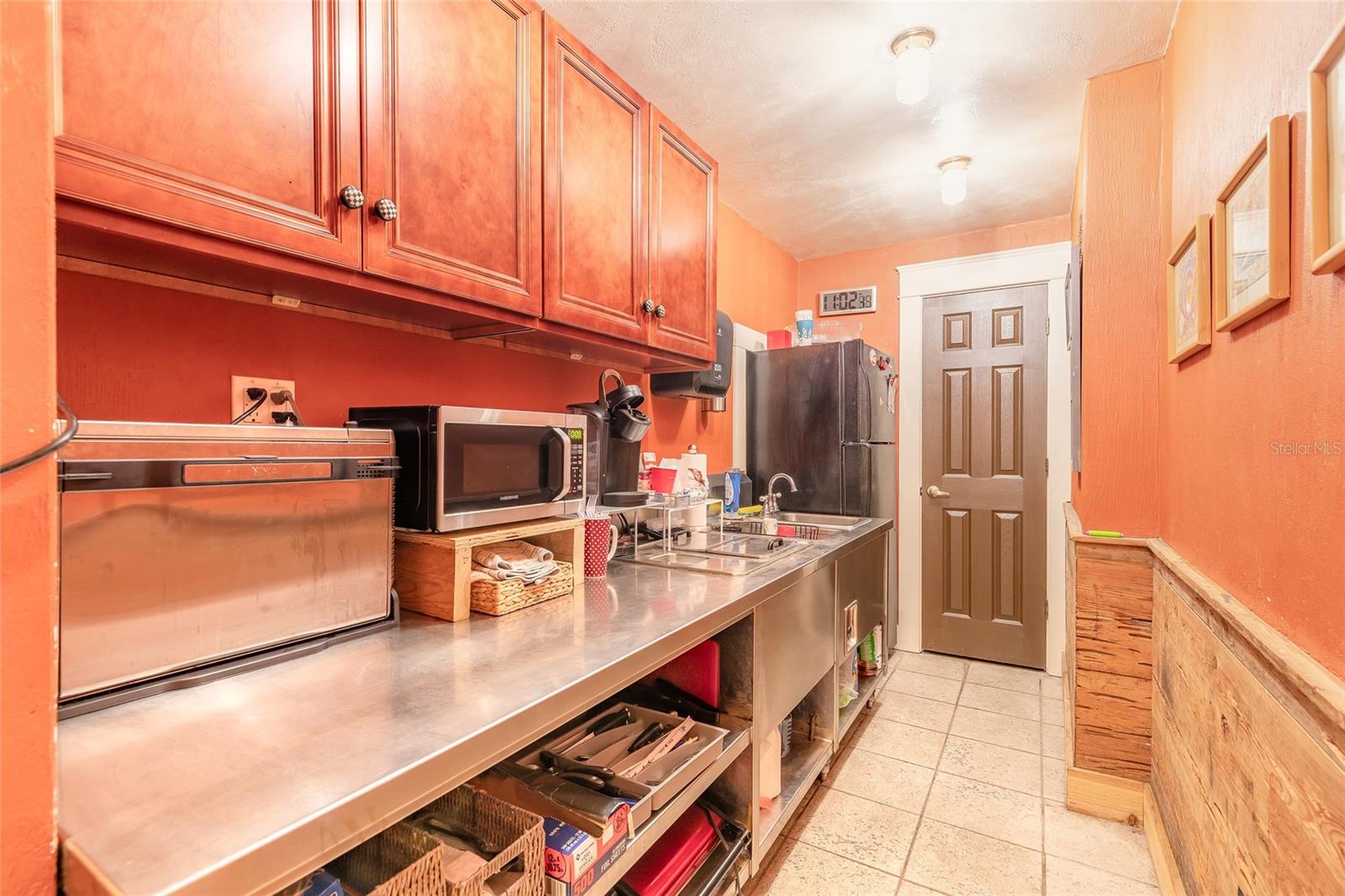 Listing photo id 25 for 1112 Riverside Drive