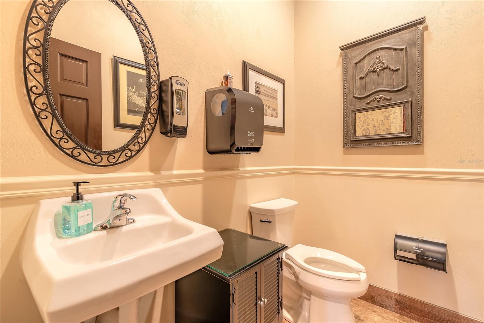 Listing photo id 26 for 1112 Riverside Drive