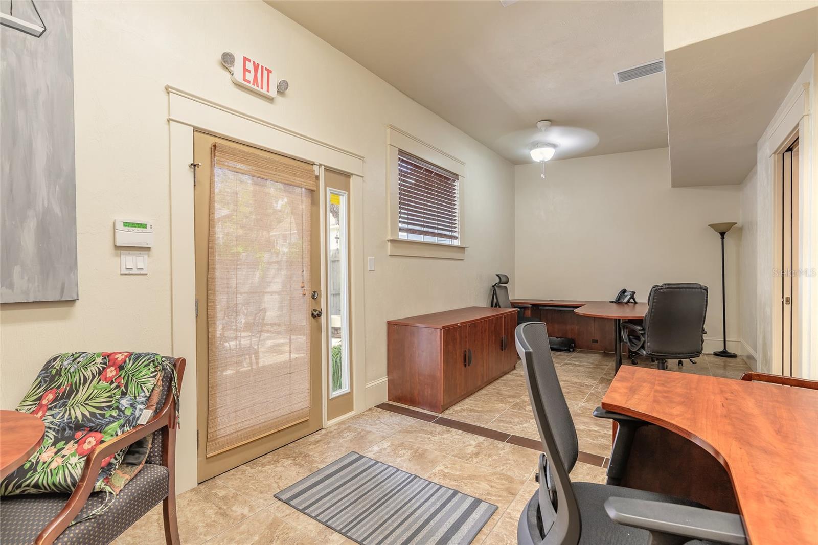 Listing photo id 27 for 1112 Riverside Drive