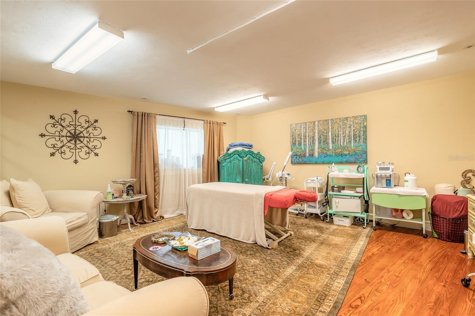 Listing photo id 36 for 1112 Riverside Drive
