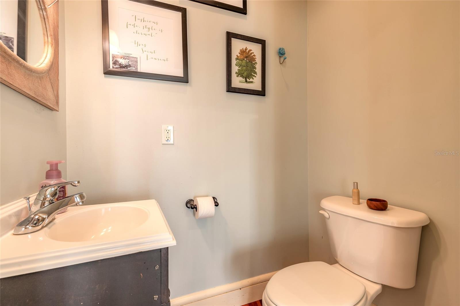 Listing photo id 37 for 1112 Riverside Drive