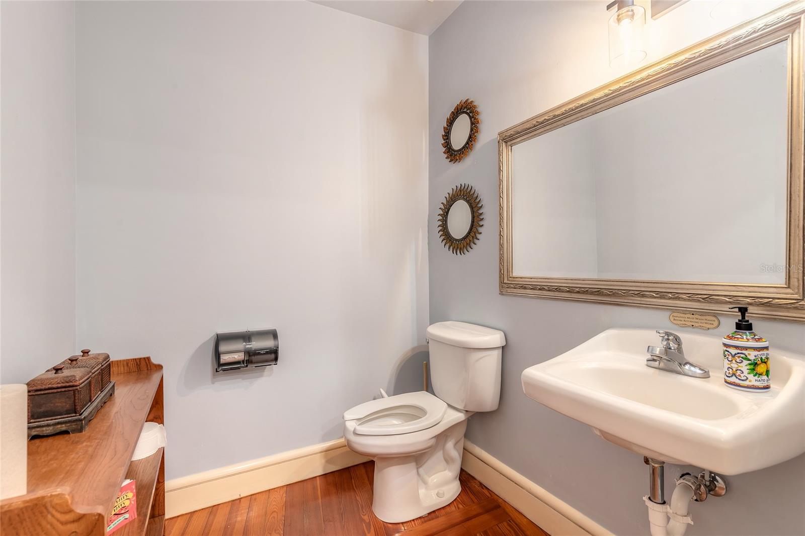 Listing photo id 38 for 1112 Riverside Drive
