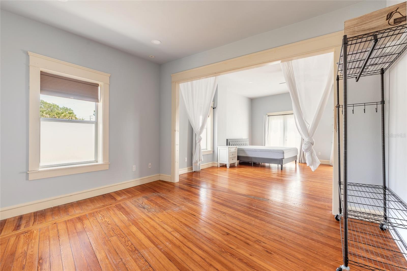 Listing photo id 42 for 1112 Riverside Drive