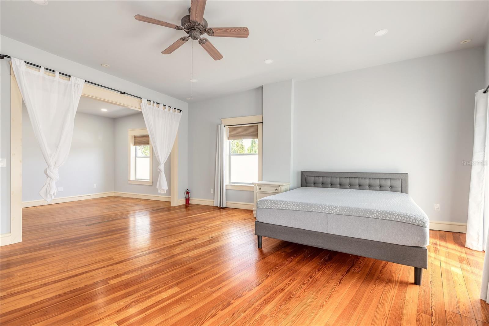 Listing photo id 43 for 1112 Riverside Drive