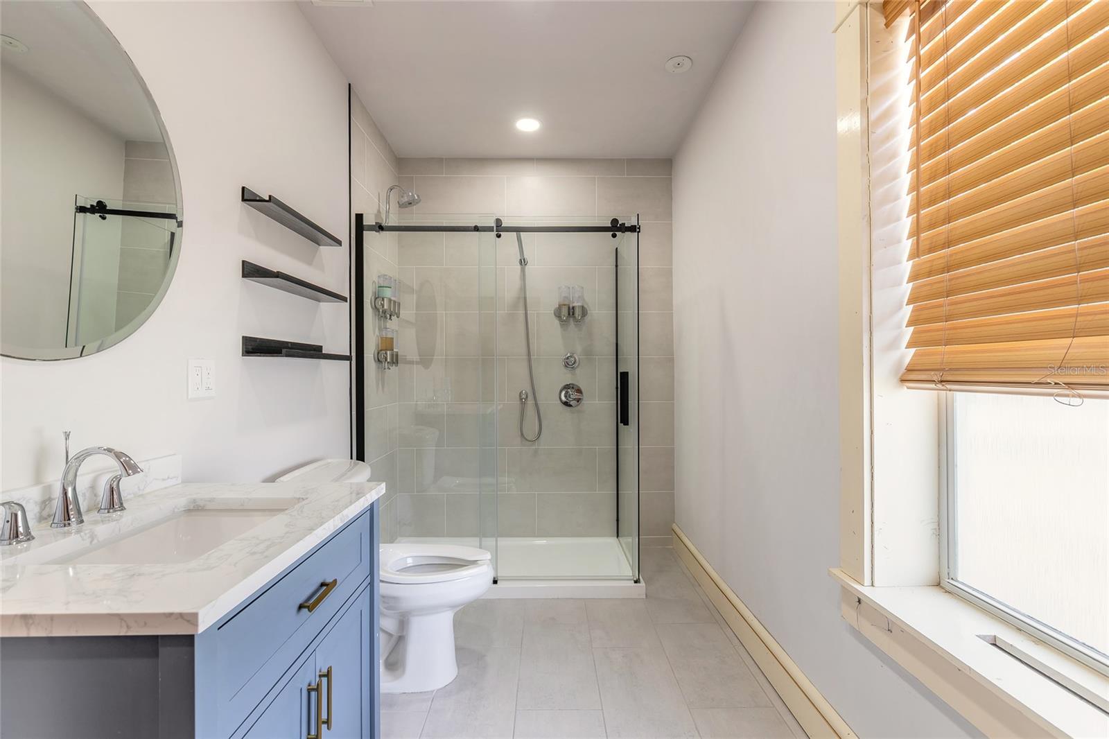 Listing photo id 44 for 1112 Riverside Drive
